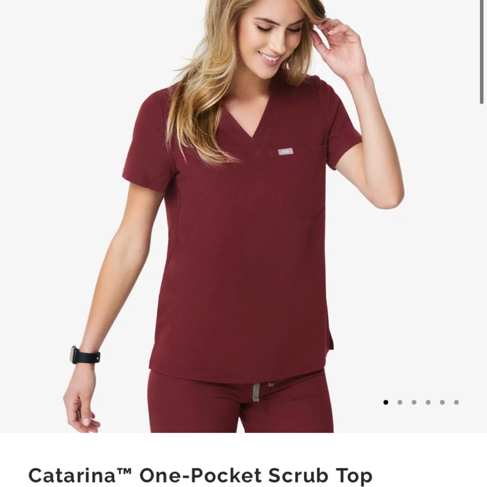 Figs scub top maroon